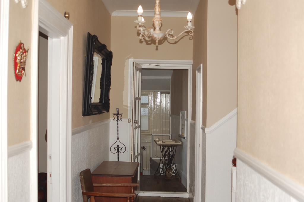 Knights Rest Bed & Breakfast Шанклин Екстериор снимка